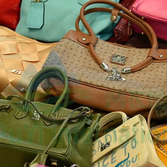 Live show unlisted Bags or Wallets - Picture 1 of 1